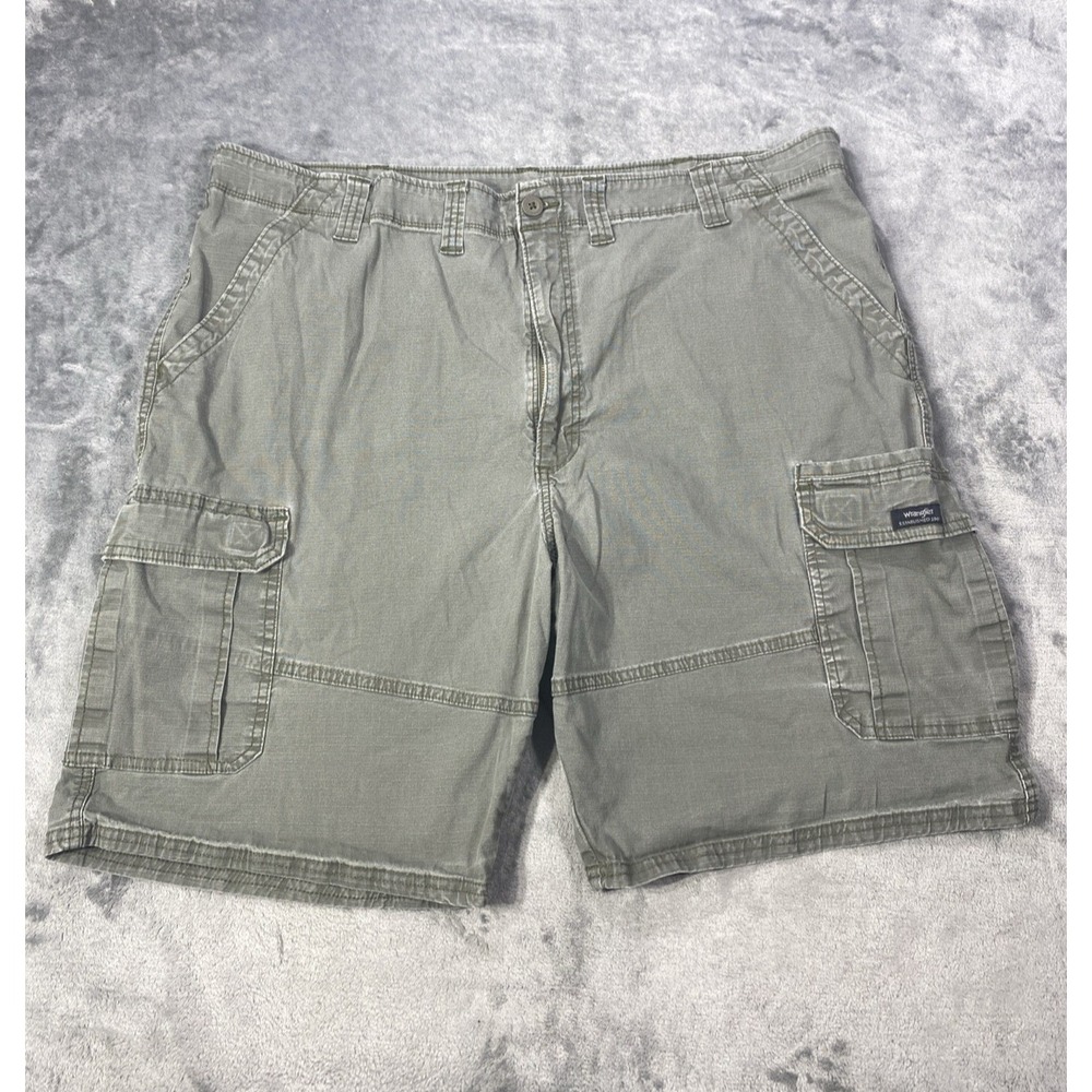 Wrangler Cargo Shorts Men's Size 44 Green Utility Workwear Outdoors Pockets Hike